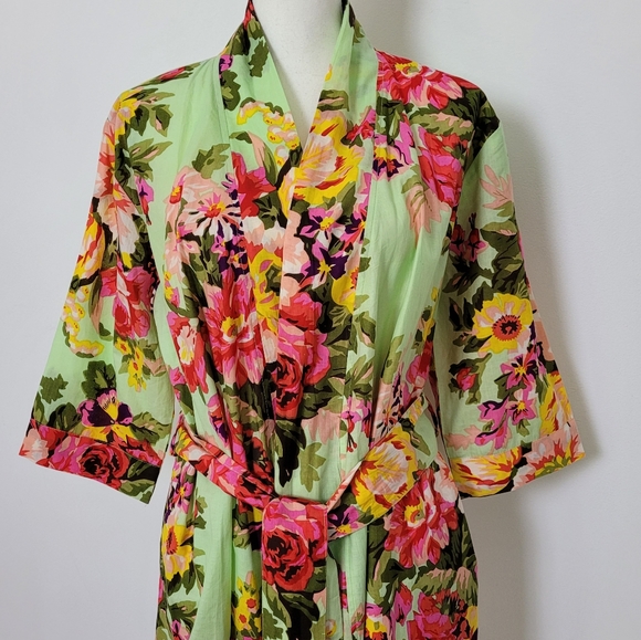Sandy Rogers Robe 🎊3 for $35🎊 - Picture 5 of 16